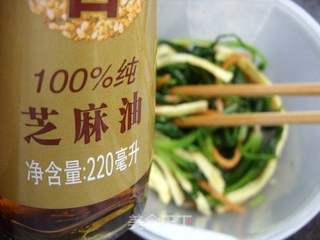 换种吃法--------凉拌菠菜鸡蛋的做法步骤:9