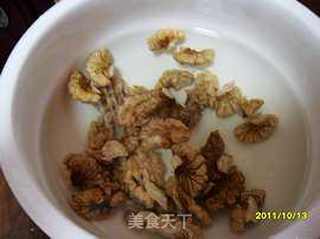 琥珀桃仁的做法步骤:3