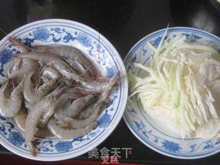卷心菜炒虾的做法步骤：1