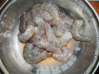 虾仁火腿蛋炒饭的做法步骤：2