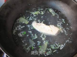 香菇鸡肉粥的做法步骤：1