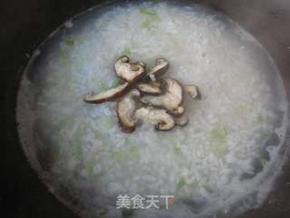 香菇鸡肉粥的做法步骤:7