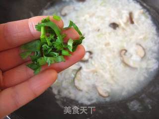 香菇鸡肉粥的做法步骤：10