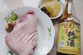 冰糖普洱炖蹄膀的做法步骤：1