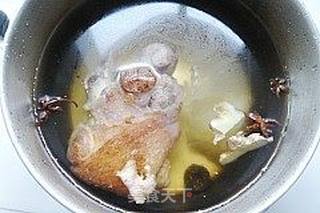 冰糖普洱炖蹄膀的做法步骤：5
