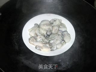 白酒蒜蓉煮生蚝的做法步骤:3