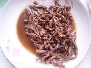 包菜牛肉丝炒粿条的做法步骤：5