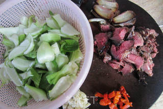 腊肉炒瓢儿白的做法步骤:2