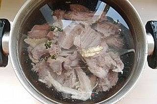 当归观音鸭汤的做法步骤:5