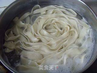 油泼扯面的做法步骤:5