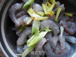 酥炸虾仁的做法步骤：2