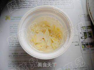 百合雪梨银耳羹的做法步骤:3