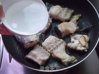 鱼骨牛奶 黄绿豆煲鱼骨汤的做法步骤:7