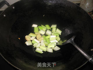 西芹炒带子的做法步骤:5