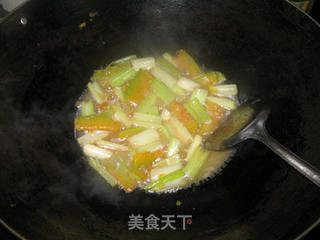 南瓜西芹烩三文鱼头的做法步骤:7