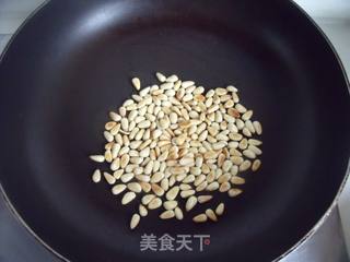 大人小孩都爱的滑嫩酥香—松子鱼米饭的做法步骤：4