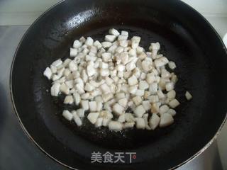 大人小孩都爱的滑嫩酥香—松子鱼米饭的做法步骤：5