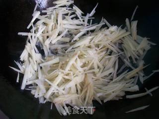 糖醋藕丝的做法步骤:2