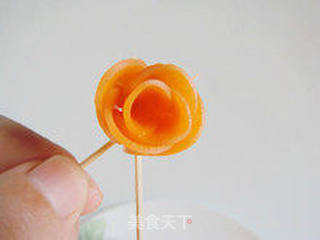 为美食增加几分色彩—巧做胡萝卜花的做法步骤:10