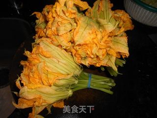 上汤南瓜花的做法步骤：1