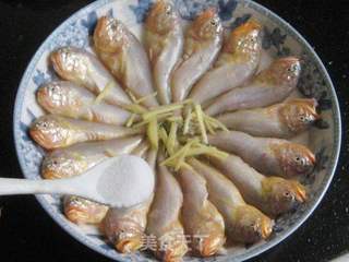 清蒸馒头鱼的做法步骤:2