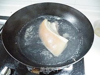 五花肉烧粉丝的做法步骤：1