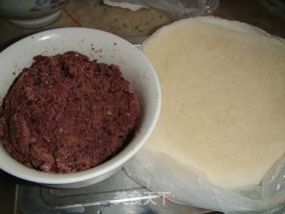 拔丝豆沙卷的做法步骤：1