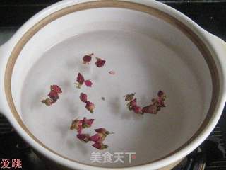玫瑰花桂圆粥的做法步骤:4