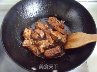 最简单方便的制作也能让饭菜扫光光—红烧排骨饭的做法步骤：6