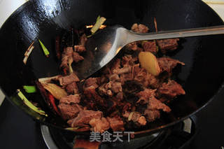简单易学的西红柿炖牛腩的做法步骤:7