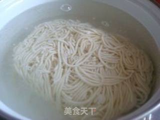 香气四溢的人气美食——卤肉面的做法步骤：12