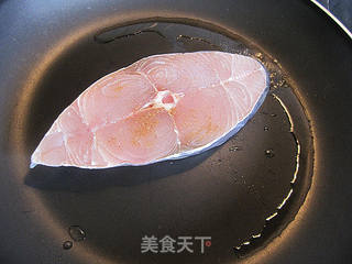 姜葱煎焗马鲛鱼（spanish mackeral）的做法步骤：3