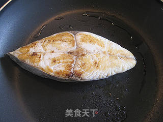 姜葱煎焗马鲛鱼（spanish mackeral）的做法步骤：4