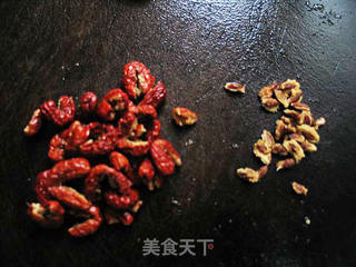 爱美的美眉必选----桂圆红枣水的做法步骤:2