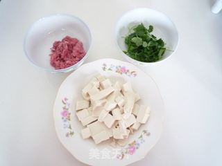 香菜肉末豆腐的做法步骤：2