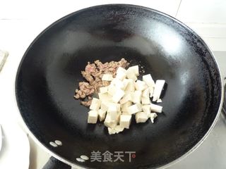香菜肉末豆腐的做法步骤：6