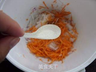 菜鸟也能做绵软可口的--------------------萝卜丝糊塌子的做法步骤:4