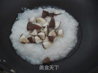 香菇鳕鱼粥的做法步骤:4