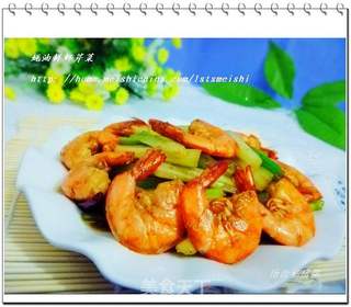 【家庭快手小炒】蚝油鲜虾炒芹菜的做法步骤：11