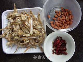 补钙下酒菜------------------香辣小鱼干的做法步骤：1