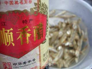 补钙下酒菜------------------香辣小鱼干的做法步骤：2