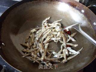 补钙下酒菜------------------香辣小鱼干的做法步骤：8