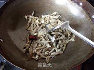 补钙下酒菜------------------香辣小鱼干的做法步骤：9