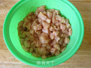 XO酱炒鸡粒炒杂蔬的做法步骤：2