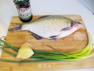 岭南榄角蒸鳊鱼的做法步骤：1