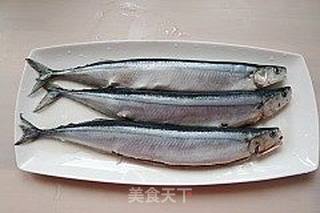 蒜烤秋刀鱼的做法步骤:2