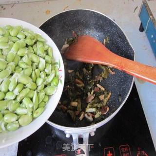 肥肉不能少才香--酸菜毛豆的做法步骤:7