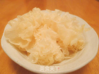 银耳雪梨冰糖水的做法步骤:4