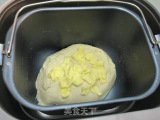解决剩月饼的好方法—月饼螺旋小面包的做法步骤:4