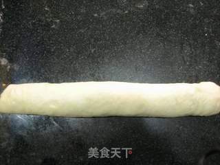 解决剩月饼的好方法—月饼螺旋小面包的做法步骤：8